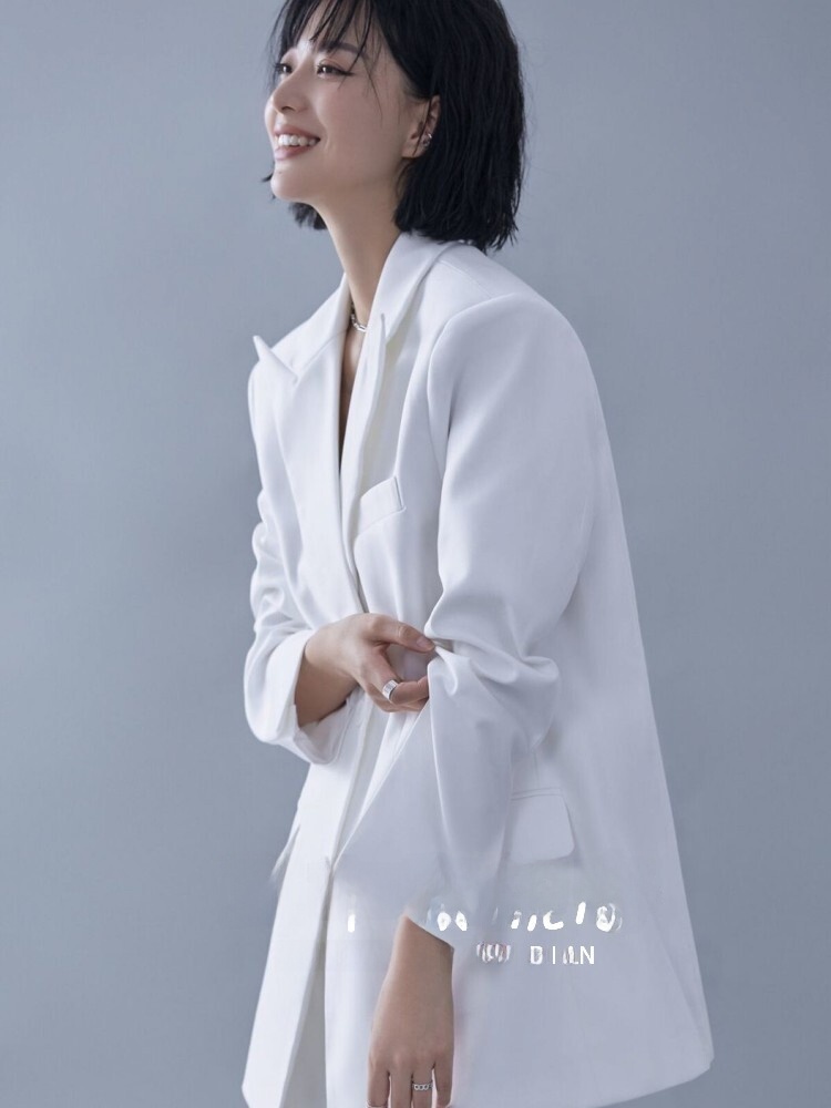 White Suit Theme Fashion Magaz - огляд і ціна Ethnic Fashion Magazine